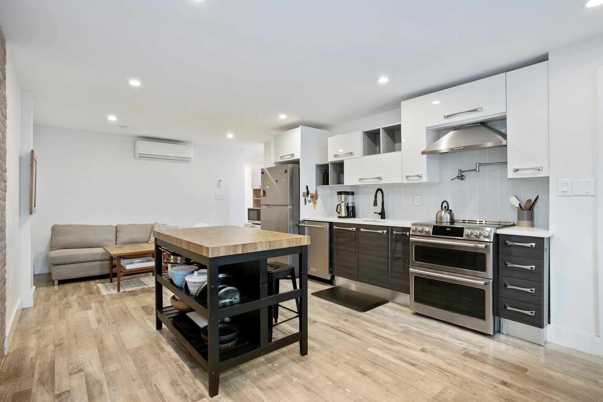 The Garden Residence is a beautifully renovated 2 bed 1.