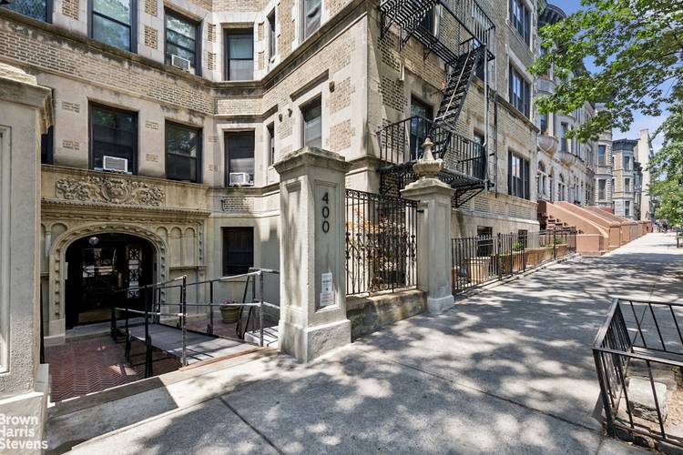 400 Convent Avenue is located on one of the most beautiful, livable, and historic streets in Harlem and in New York City as a whole.