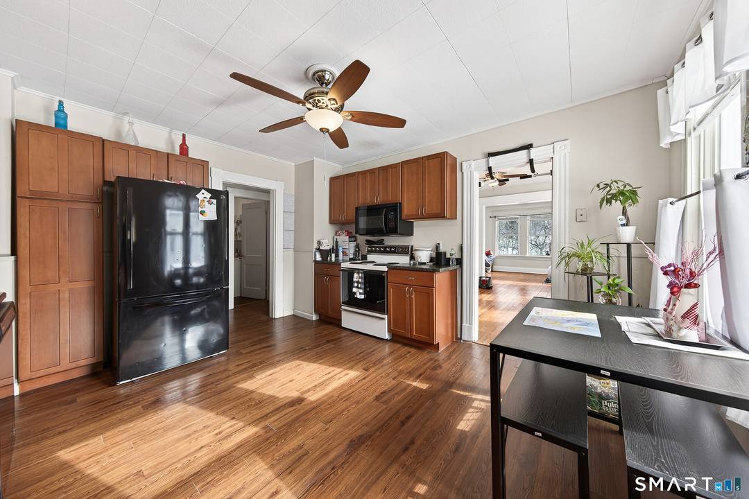 An investor house hacking dream spectacular awaits in Seymour !