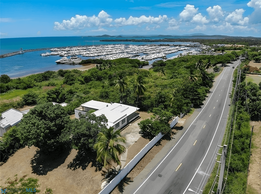DEMAJAGUA, FAJARDO House Fajardo