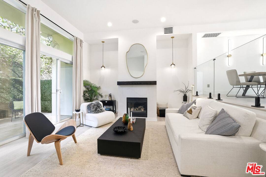 1020   Hilldale Ave 3BR Sunset Strip La