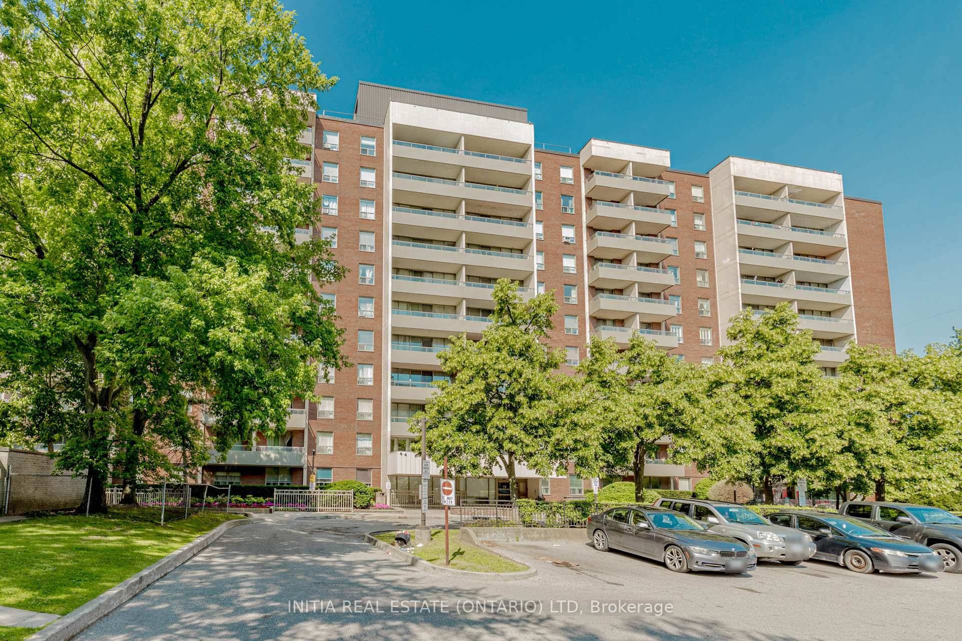 Welcome to this spacious and beautifully maintained 3 bedroom condominium that perfectly combines comfort, style, and convenience.