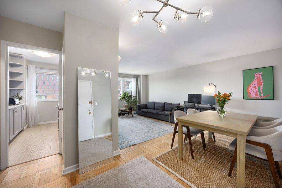 OPEN HOUSESaturday, April 11 12 00 PM 3 00 PMBy appointment only195 Adams Street, 11F is a thoughtfully laid out one bedroom in a highly convenient Brooklyn location.