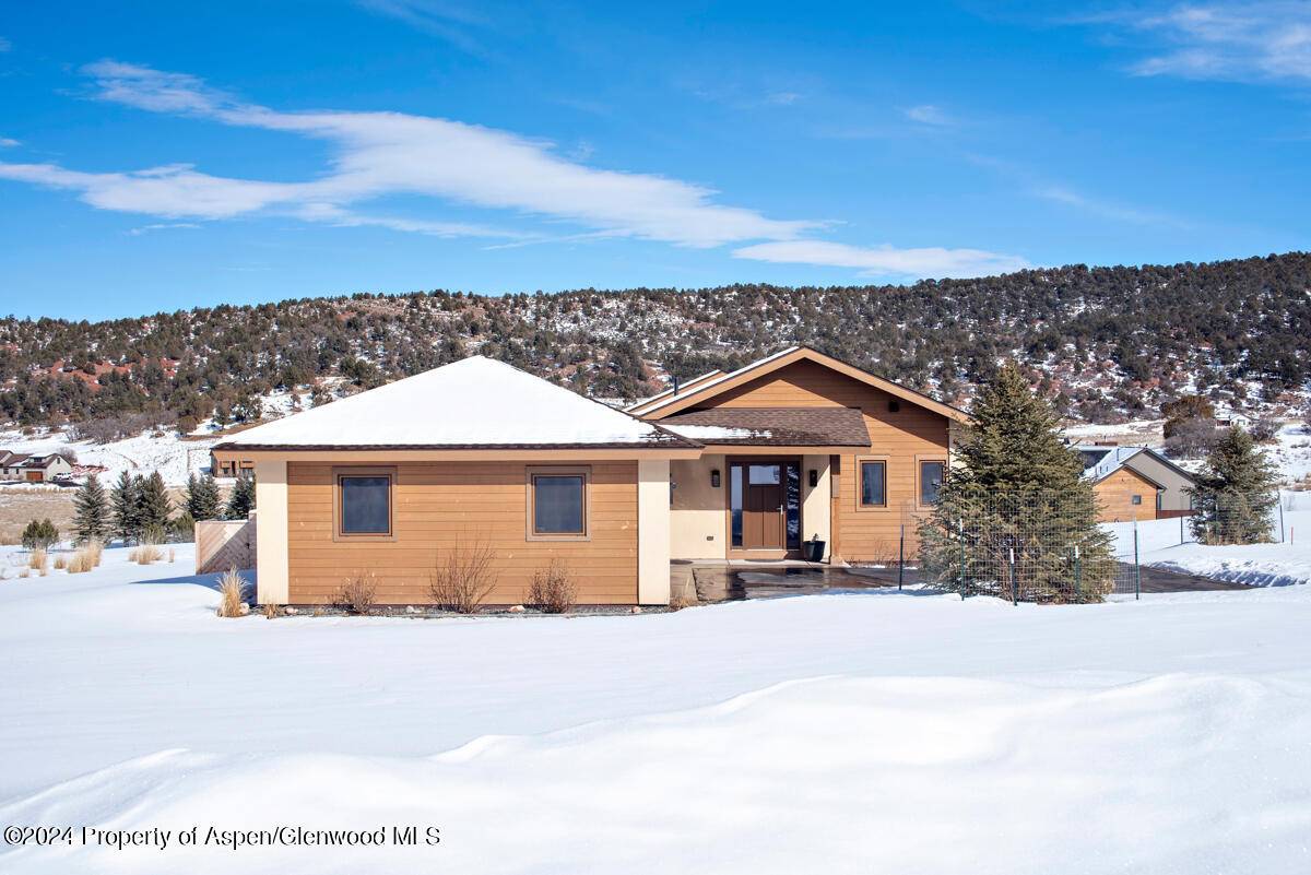 Luxurious living in the heart of the mountains, This four bedroom, four bath home has a spacious, open floor plan with mountain modern tones, ample natural light, and views in ...