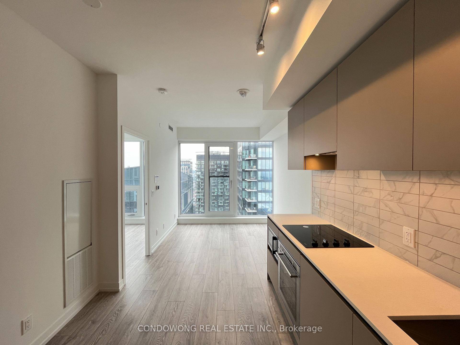 Experience luxury living in this downtown Toronto condo, offering an unobstructed south view of Lake Ontario, the CN Tower, and Rogers Centre.
