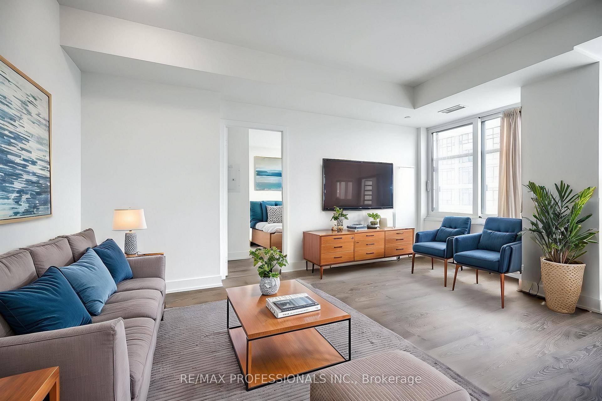Live your Best Life and enjoy Epic Views from the 43rd floor at Bloor Promenade, a Tridel Built Luxury Condo located steps from Islington Station !
