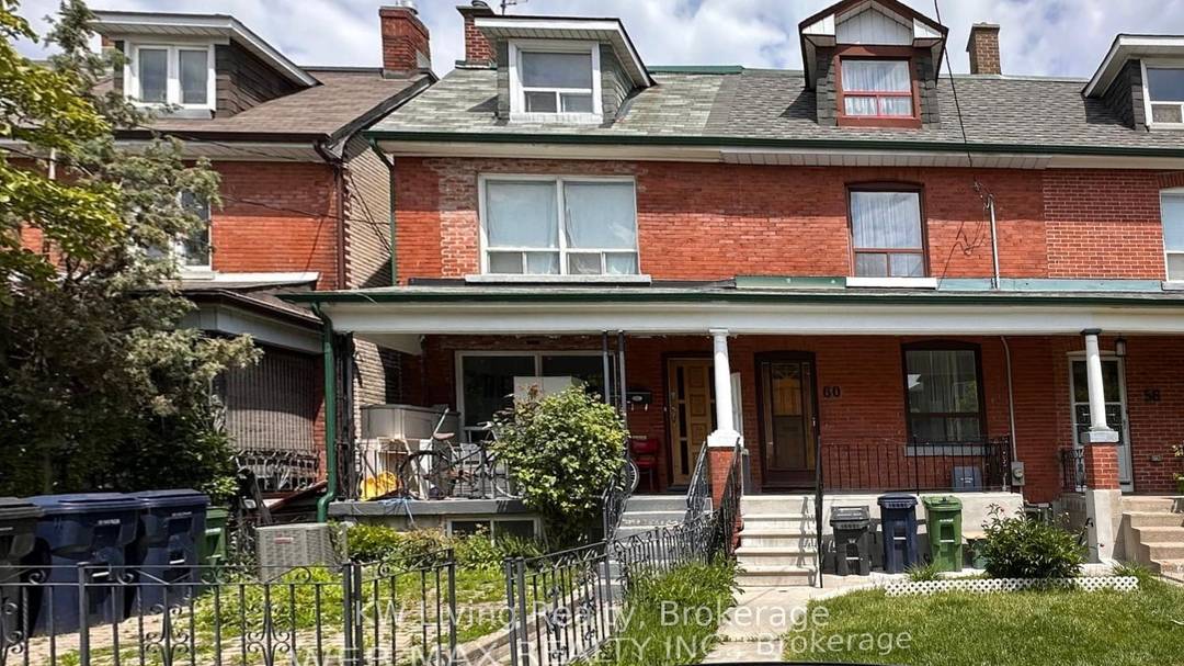 PRIME ANNEX LOCATION. High efficiency 3 bedroom unit Harbord amp ; Spadina.