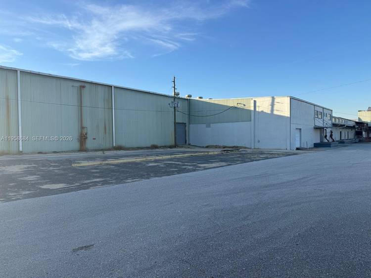 Massive warehouse opportunity in the heart of Polk County.