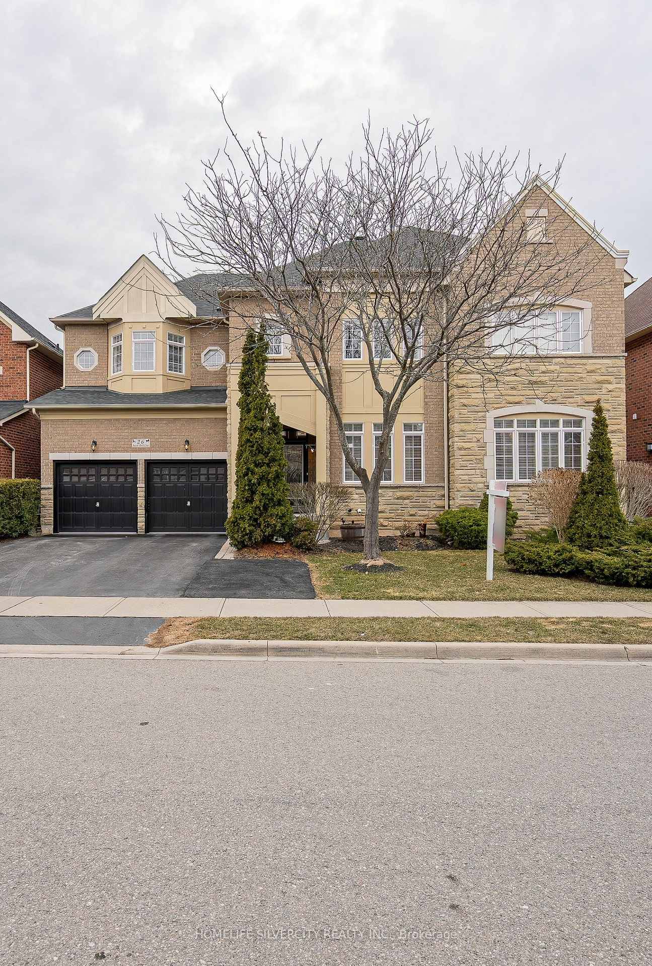 This Stunning Executive 5 1B, 5WR Home offers Approx.