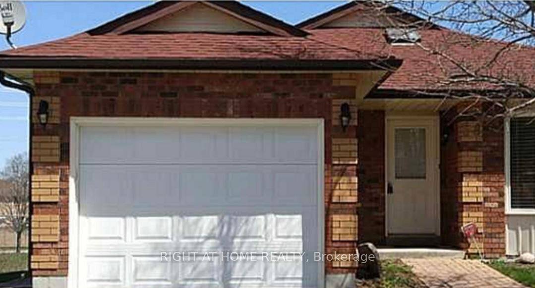 Back to Ravine, Stunning Legal Duplex, Prime Family Friendly Location.