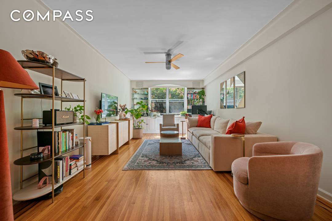 Spacious and thoughtfully designed one bedroom in a full service prewar cooperative, just four short blocks from Central Park.