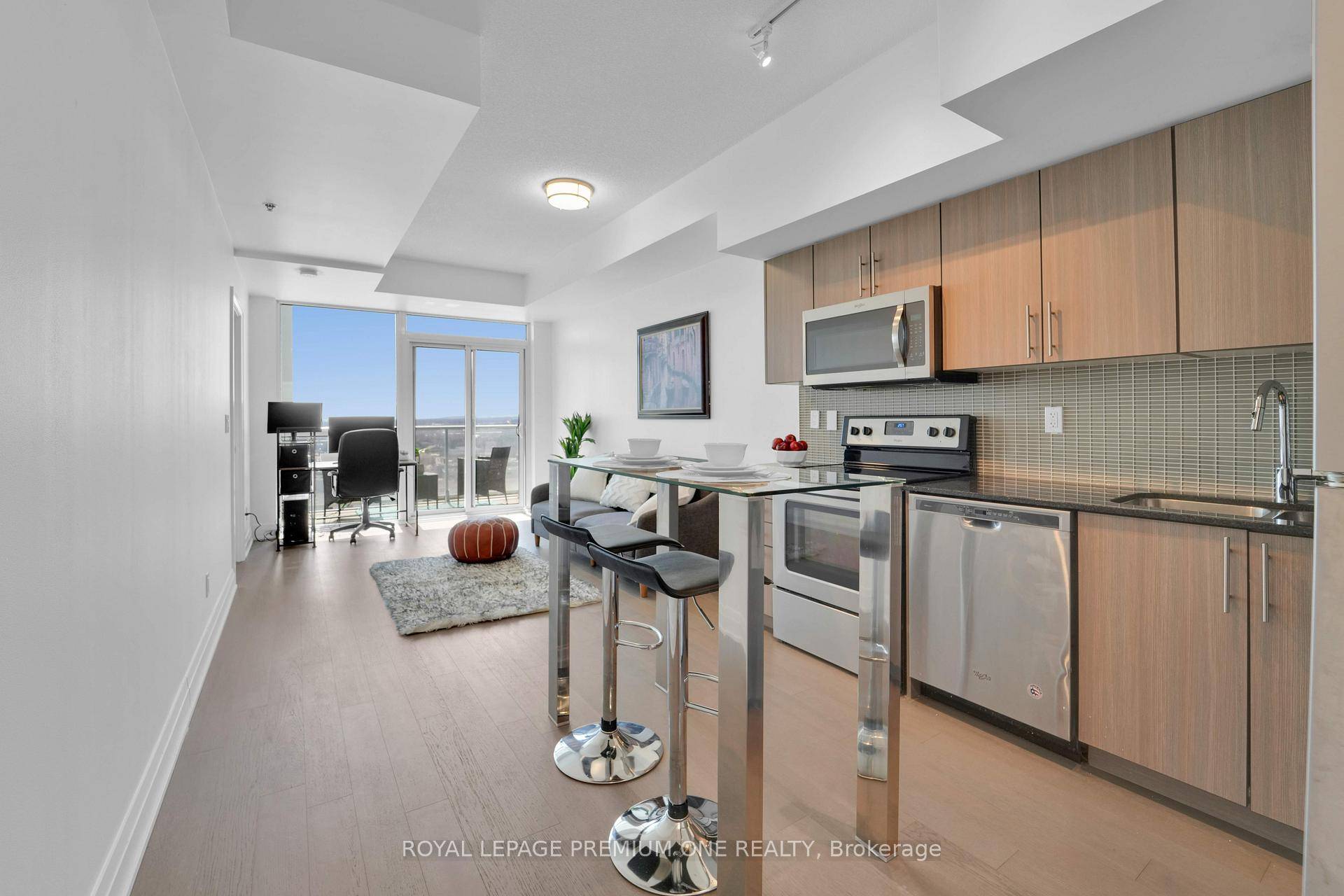 1 Bedroom, 1 Bathroom With Not One but TWO Balconies !
