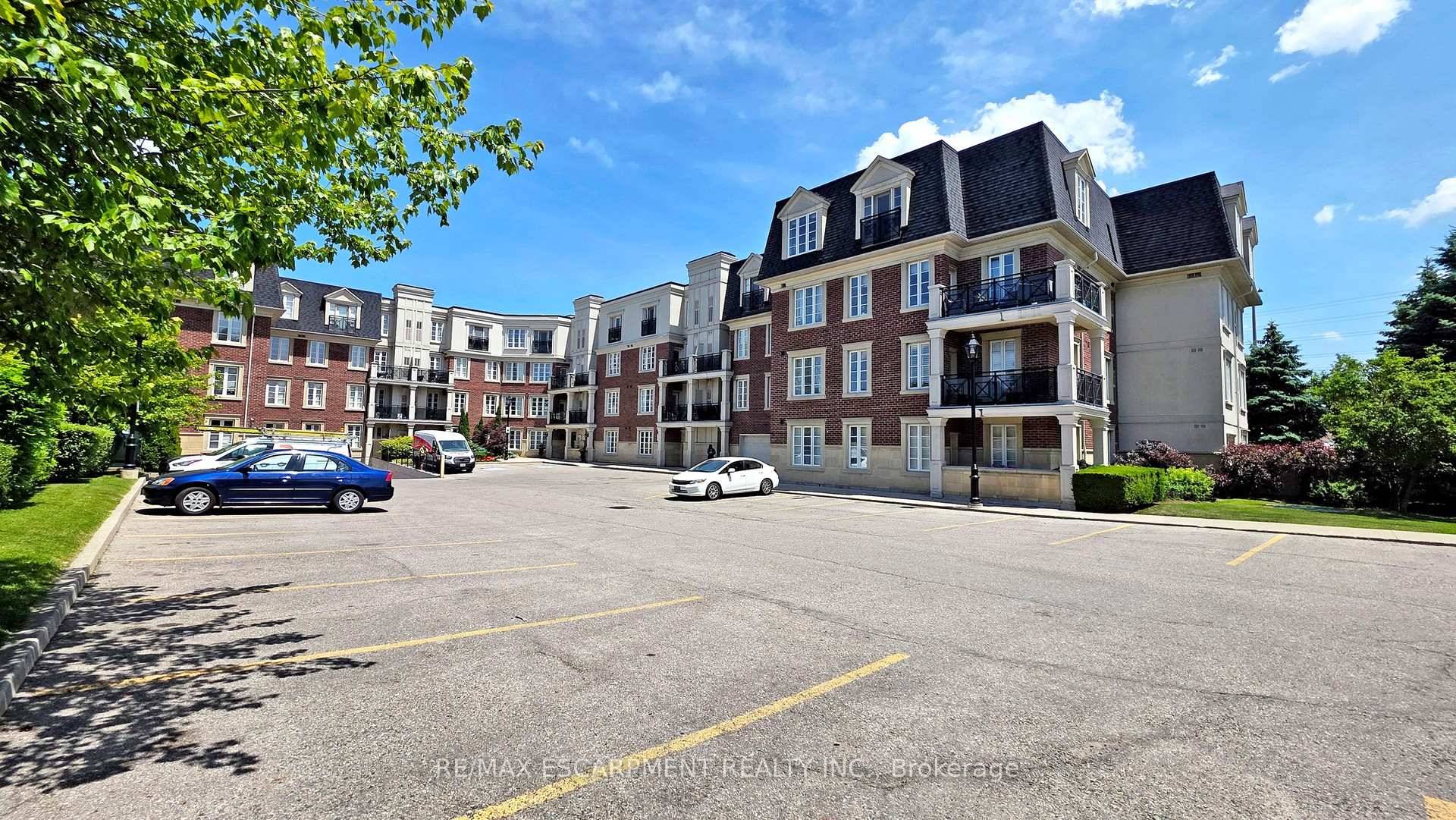 Stunning Corner Suite in Boutique Style Applewood Terrace !