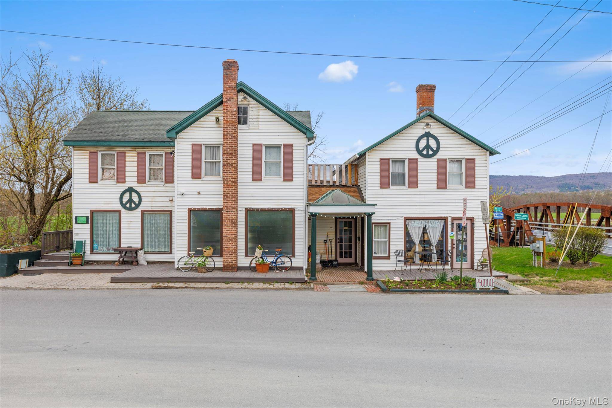 Prime downtown New Paltz commercial space with nonstop foot and vehicle traffic, just steps away from the lively Water Street Market and the soon to open New Paltz Way boutique ...