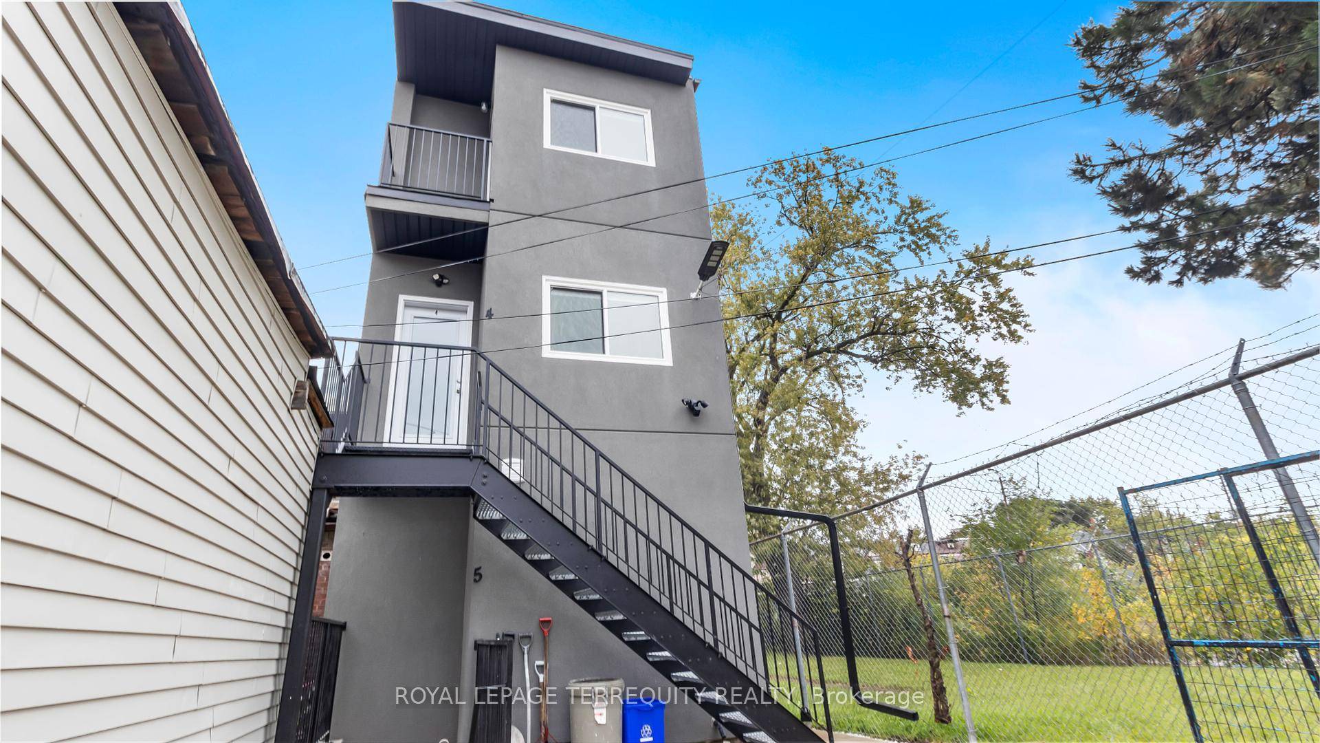 Stylishly Renovated Sunlit Townhome in the Heart of Lansdowne.