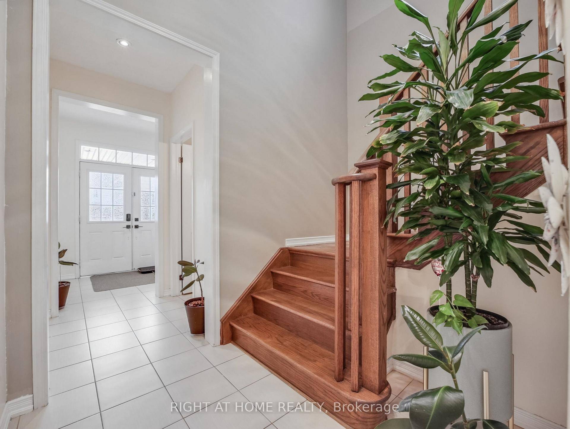 Stunning, Bright amp ; spacious 4 beds, 4 baths, in the highly demanded family friendly West Brantford community.
