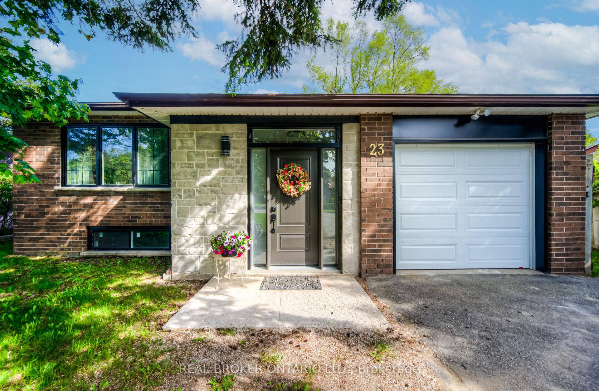 Welcome to 23 Carberry Road, a beautifully appointed raised bungalow nestled on an oversized lot in one of Erins most peaceful and sought after cul de sacs.