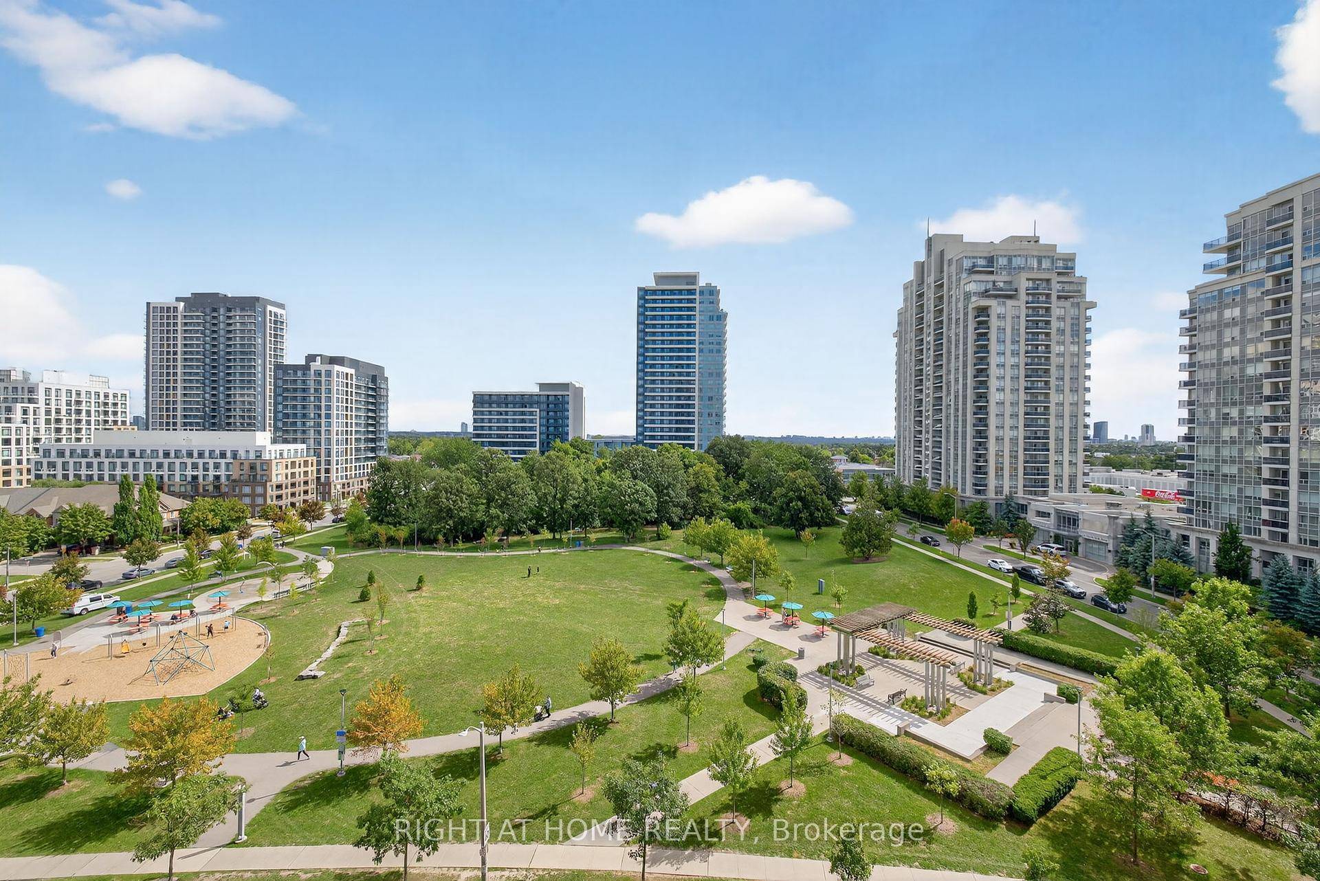 Spacious 1 Den, 2Wr Condo In Luxury Building in the heart of Thornhill.
