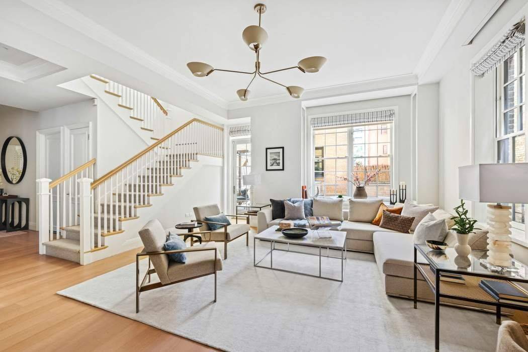 Tucked behind a private ground floor entrance on East 88th Street, this maisonette duplex at Philip House offers the intimacy of townhouse living with the benefits of a full service ...