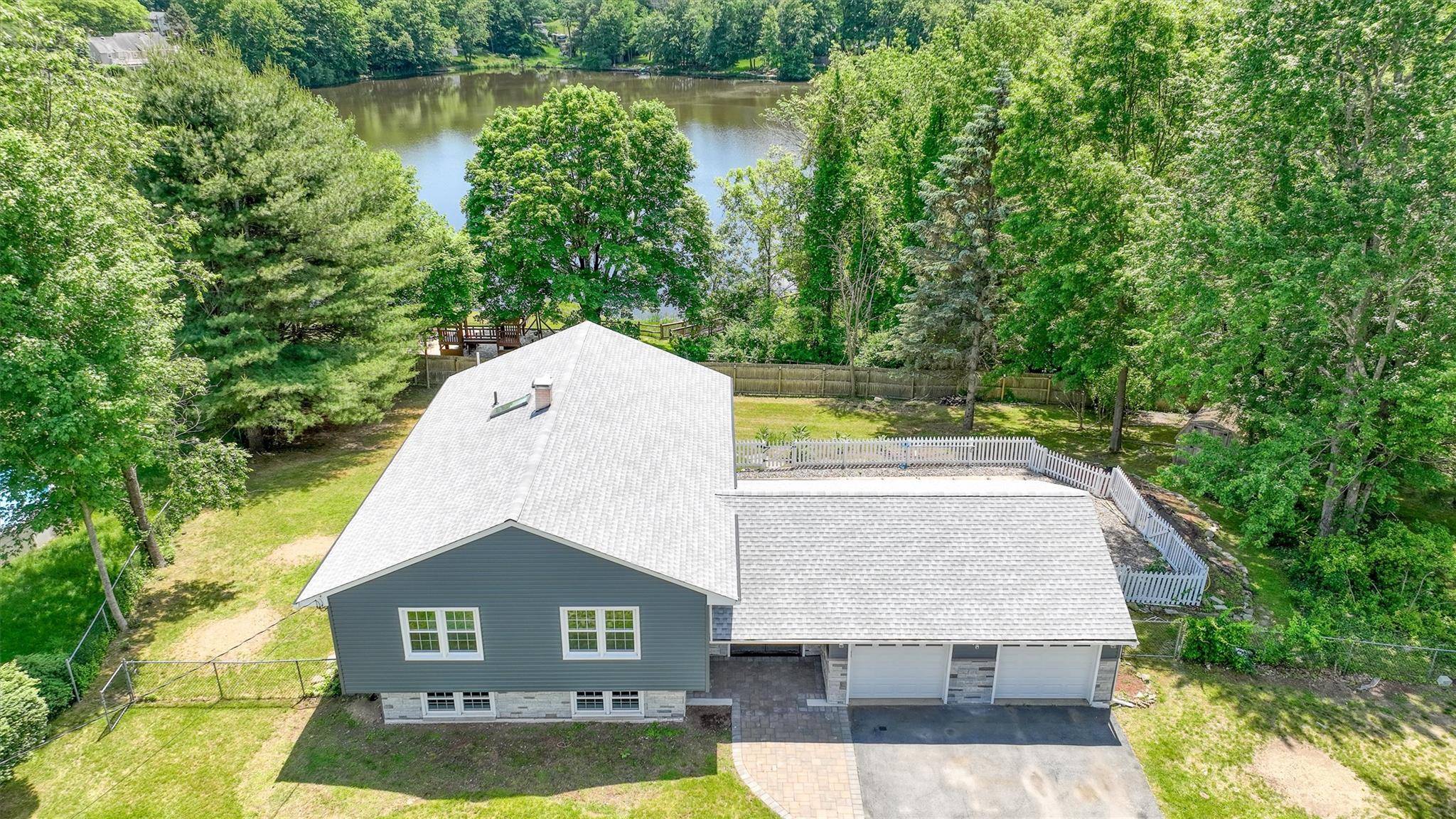 Live the lakefront lifestyle in this beautifully renovated 5 bedroom, 3 bath home on a peaceful cul de sac in Monroe s Pine Tree Beach community.