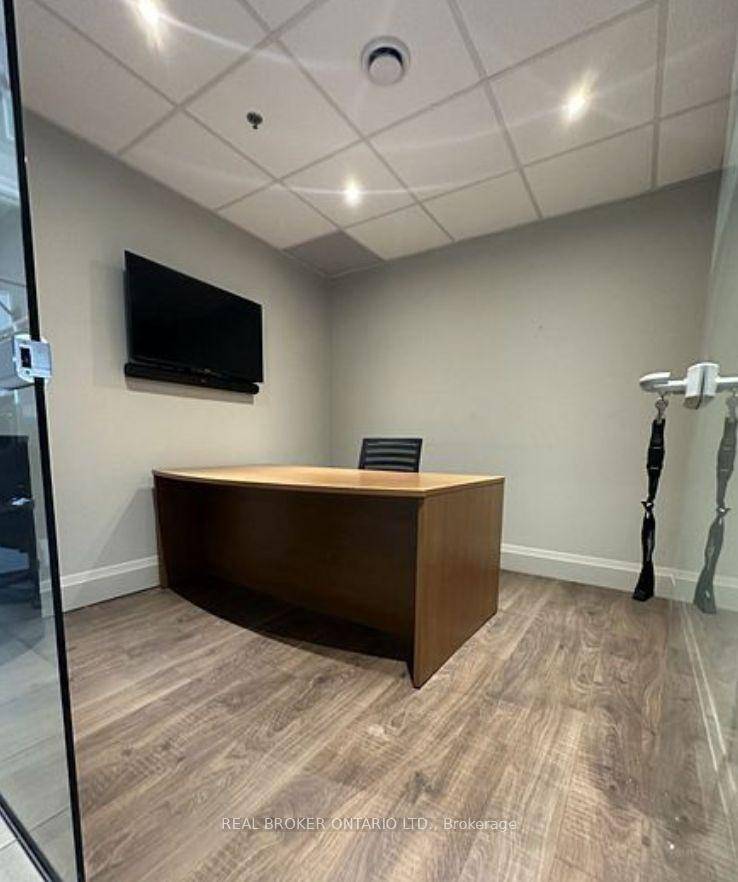 100 sqft room for rent in commercial office in Concord !