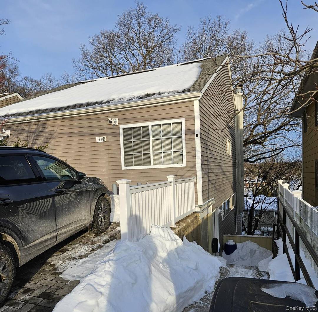 Private Townhouse Living, All Renovated This has 2 Bedrooms plus additional 1 Bedrooms with 3 and 1 2 Baths.