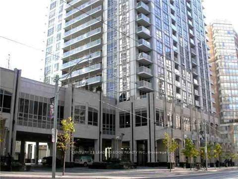 Bright and spacious 1 den with stunning unobstructed west view.