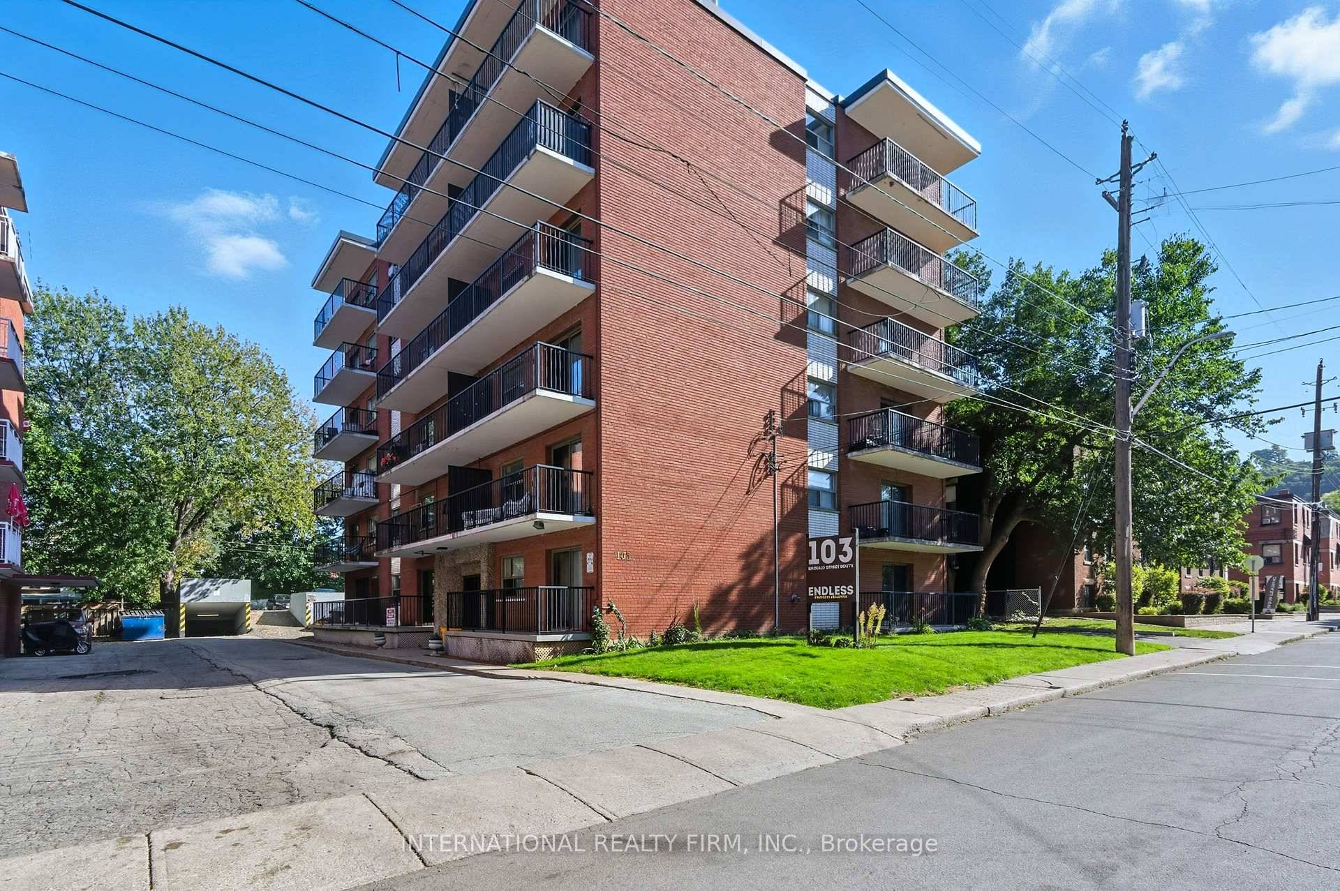 Newly Renovated 1 Bedroom Apartment in the Heart of Hamilton.