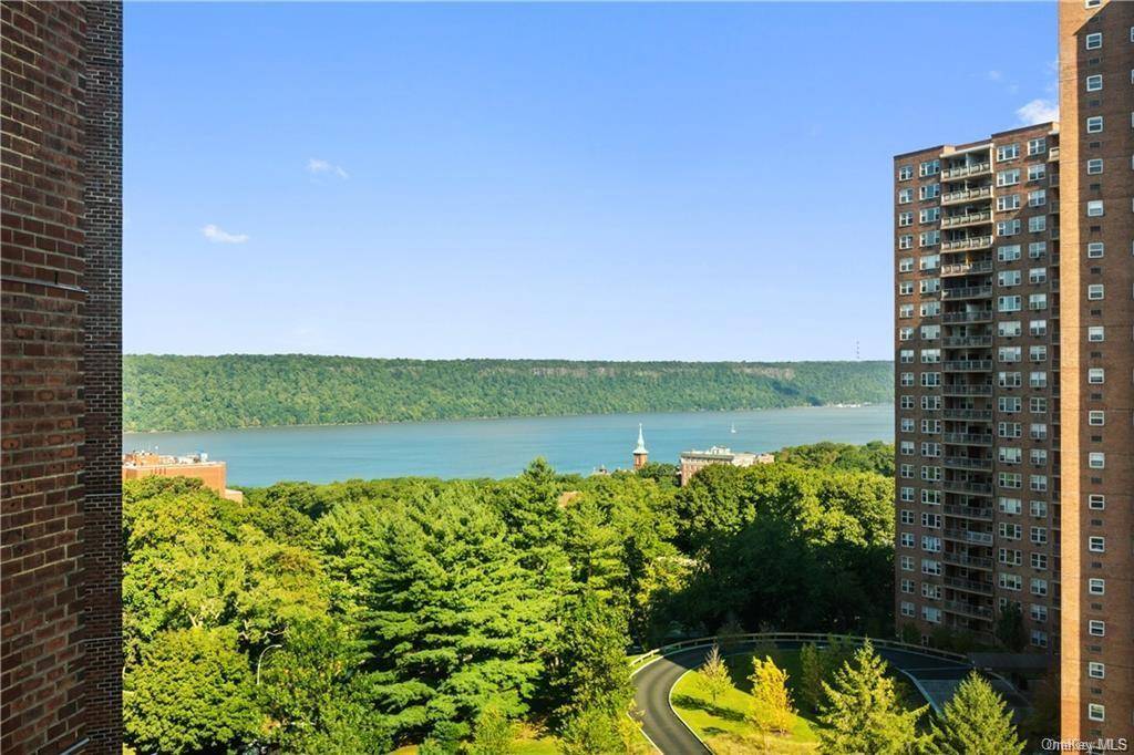 Experience resort style living with breathtaking views of the Hudson River from this beautiful one bedroom home.