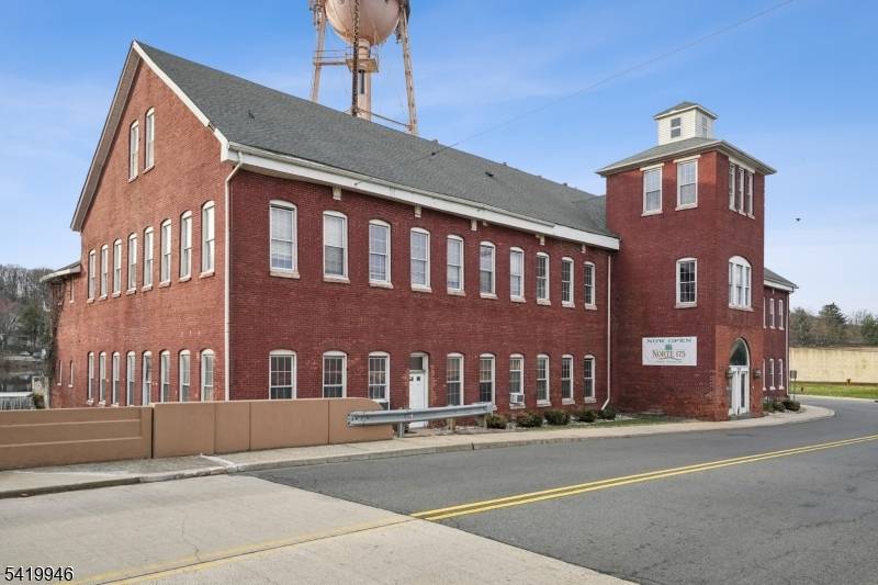 Great Investment Opportunity to own a 20, 000 square foot all Brick Building on 1.