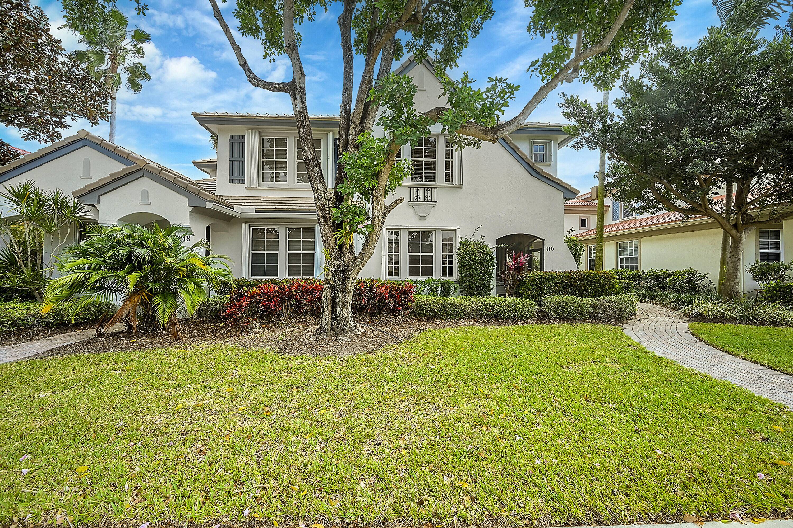 Lovely and clean 2 level townhome in Evergrene.