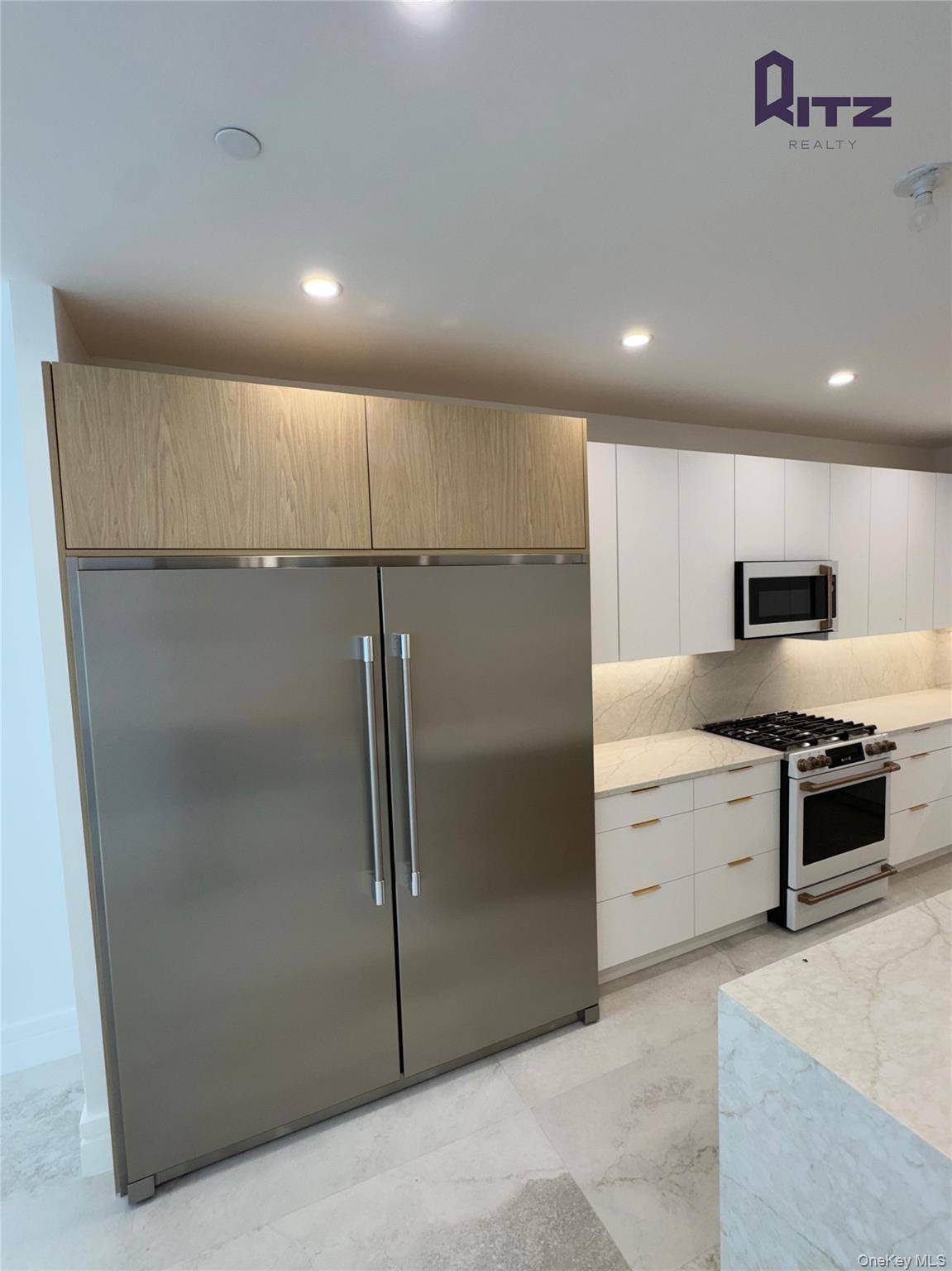 Brand new ! ready to move in !