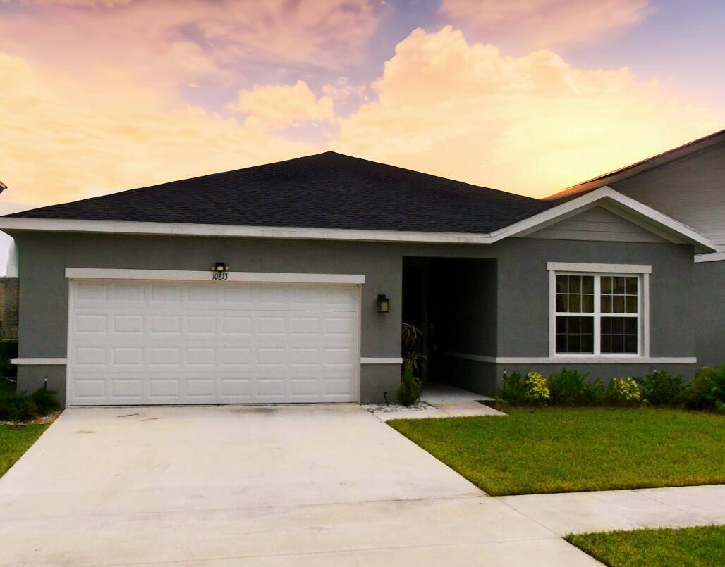 Welcome to this beautifully maintained 3 bedroom, 2 bathroom home, built in 2022 and located in a desirable, family oriented community !