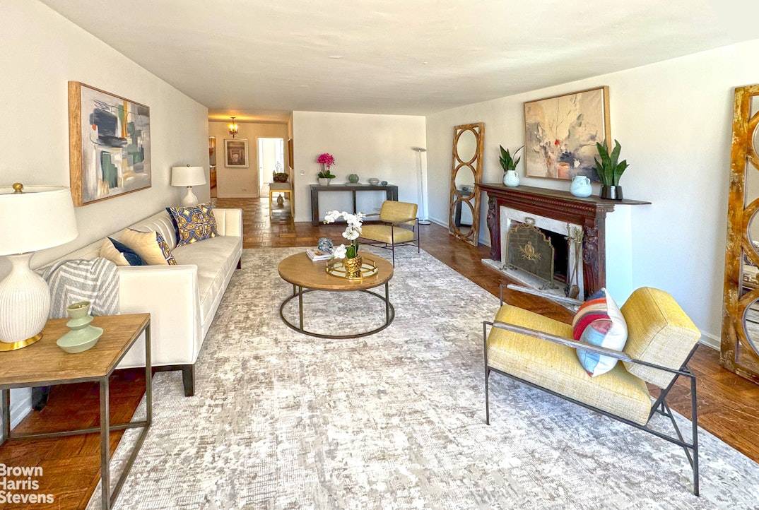 This spacious 2 bedroom apartment convertible 3 with 2.