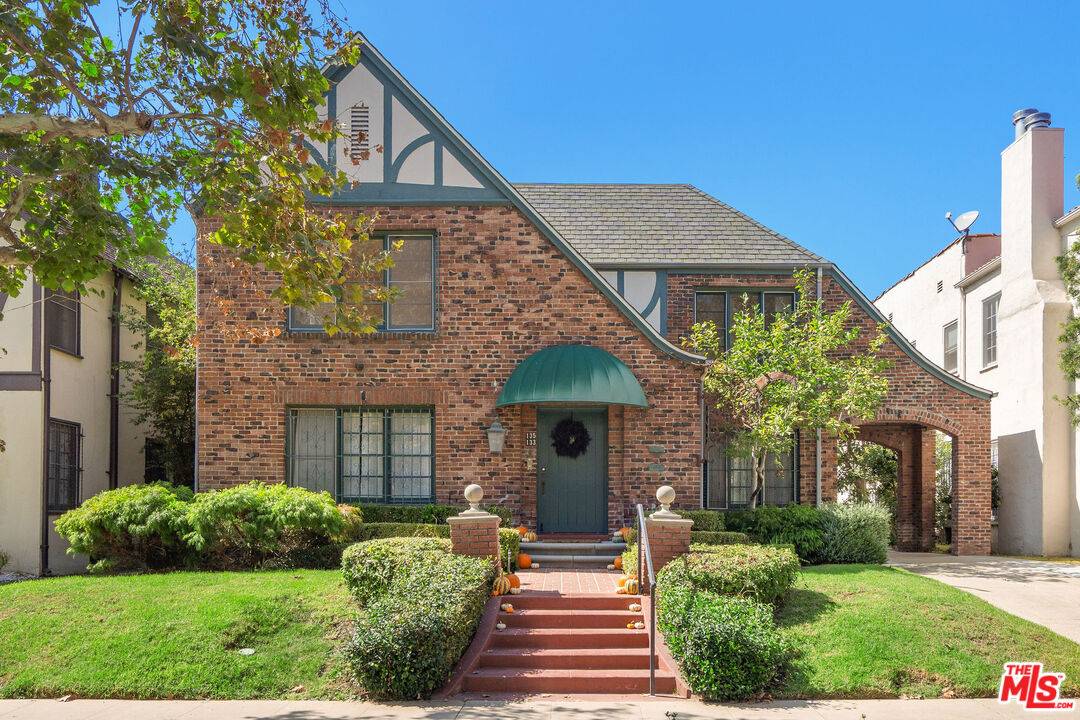 135 N Orange Dr 3BR Hancock Park La