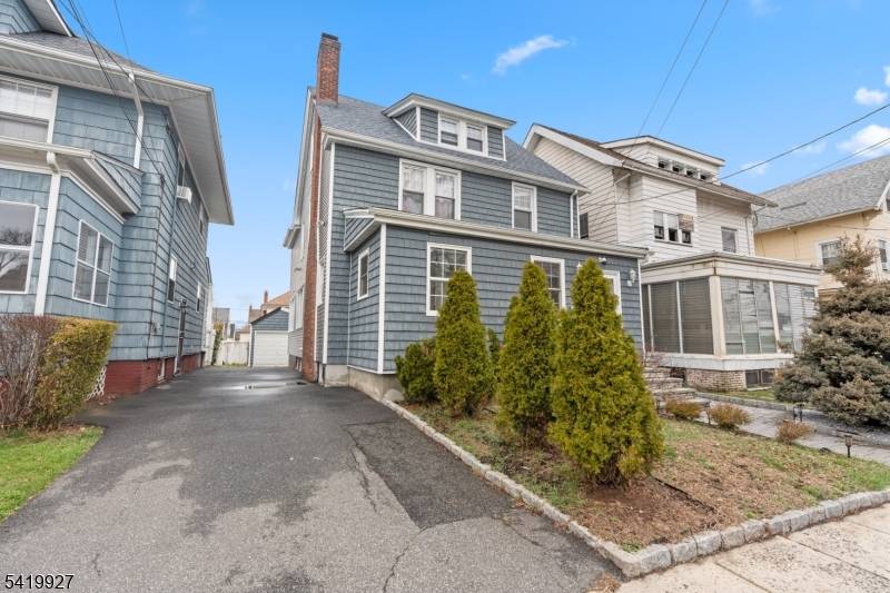 Welcome to this well maintained Single family home located in a quiet and convenient North Newark neighborhood !