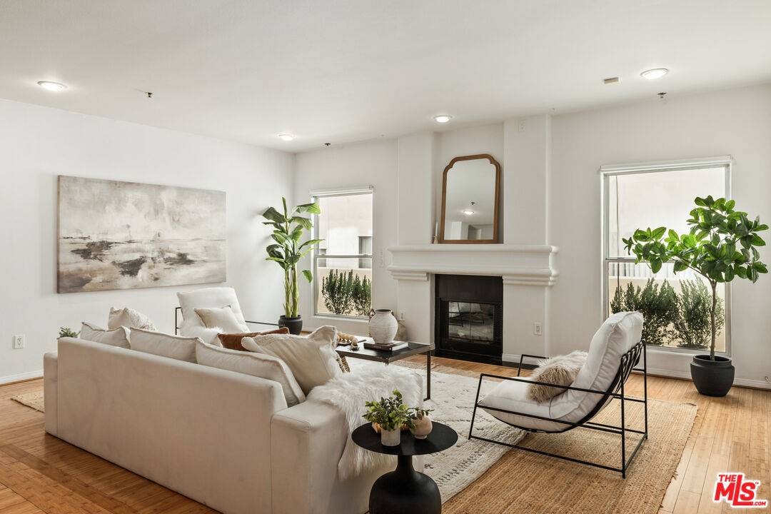 12011   Goshen Ave 2BR Brentwood La