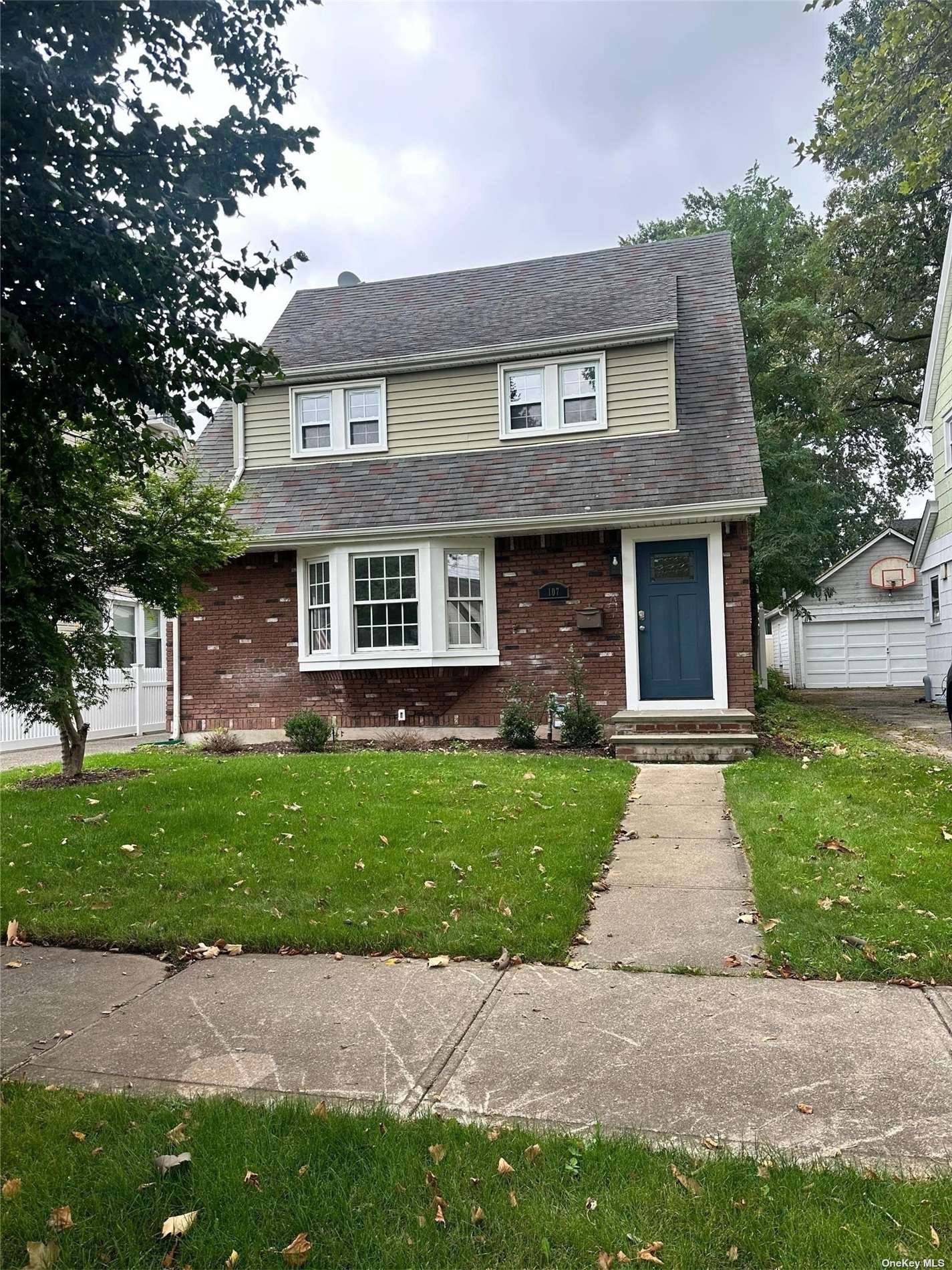Conveniently located in the heart of Williston Park and Herricks SD, this newly renovated full home rental features 4 Bedrooms, 2 bathrooms, spacious living room as well as a Den, ...