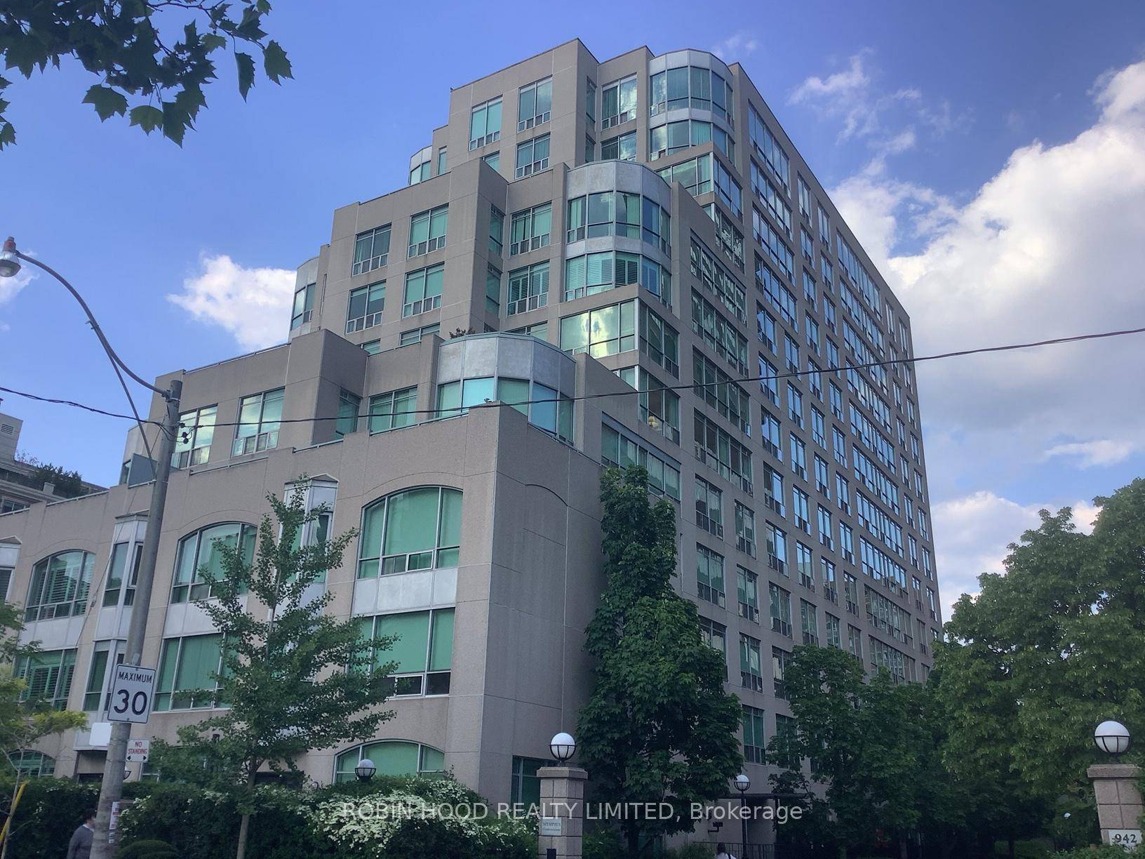 Fully Furnished Yorkville CondoSpacious one bedroom den, 700 square feet.