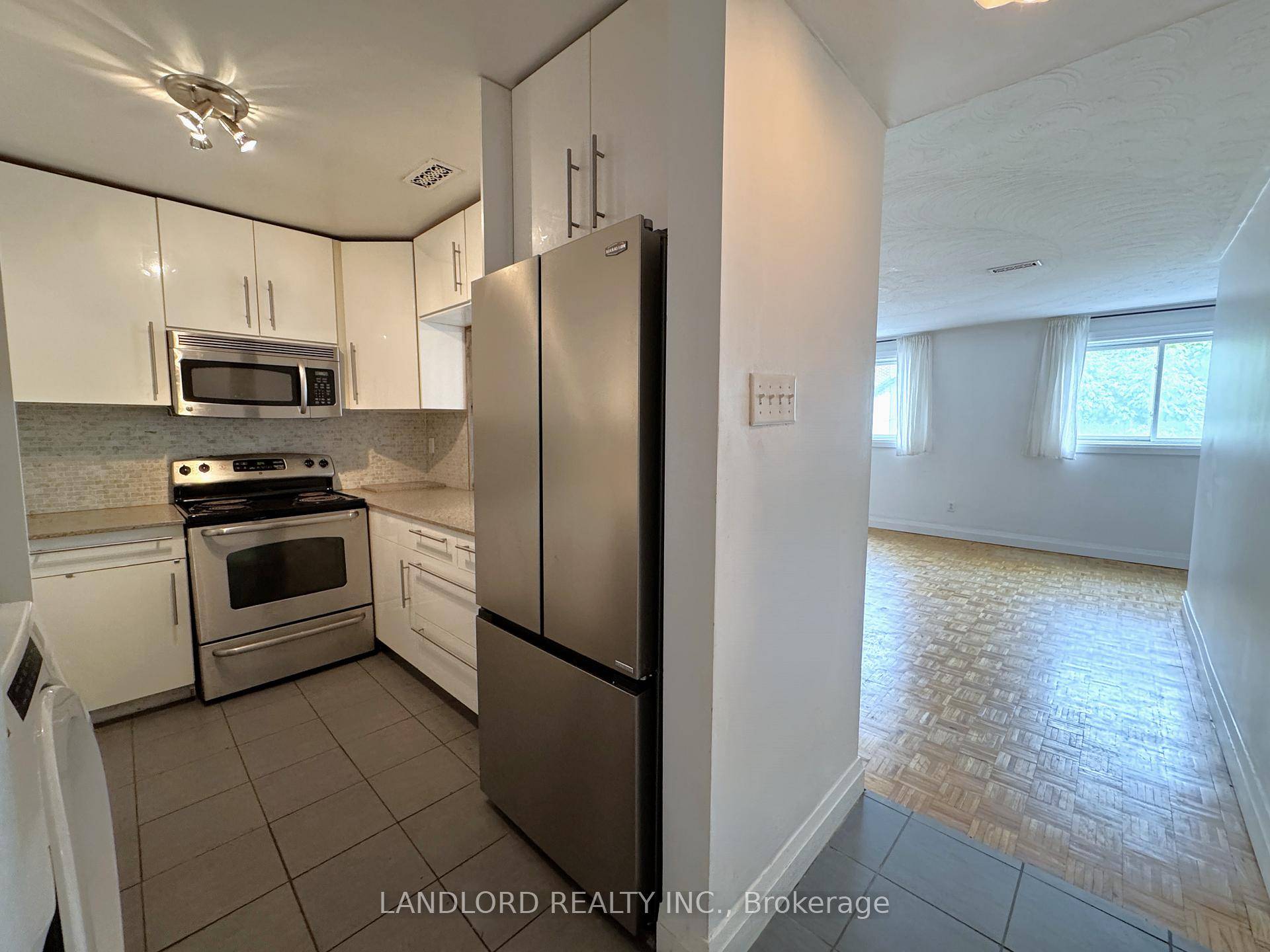 Located In The Heart Of Vibrant Leslieville, This Professionally Managed 3 Bedroom, 1 Bath Two Storey Suite Offers An Exceptional Living Experience With A Walk Score Of 96 !