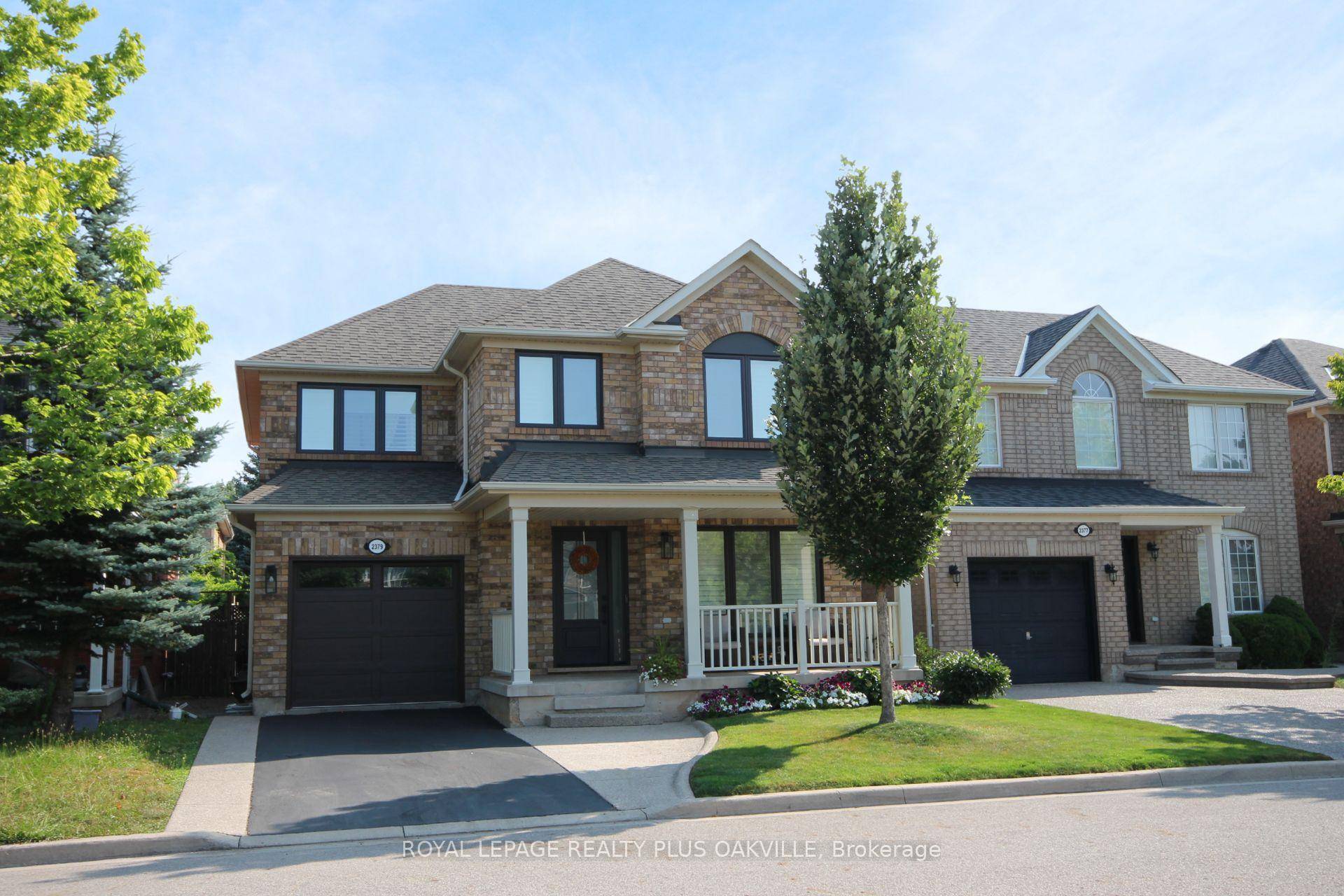 Welcome to this beautifully maintained 2 storey home in the desirable West Oak Trails community.