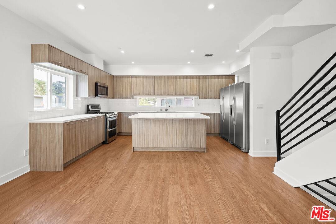 818  N Hobart Blvd 4BR La