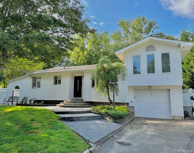 Beautiful, well maintained home with a bright, clean white exterior, ideally situated on a low traffic cul de sac.