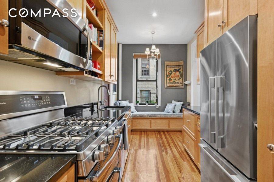 RARE CLASSIC 5 IN HUDSON HEIGHTS Enter this elegant home through an inviting entry foyer which leads to the generous living and formal dining rooms with a 40 foot expanse ...