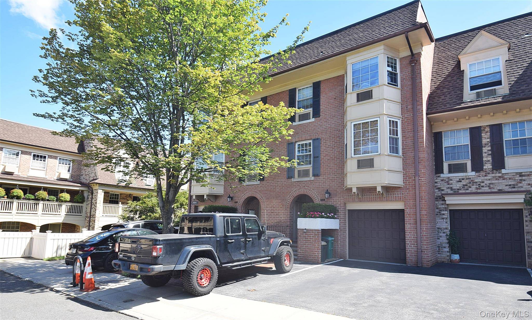 BAYBRIDGE LUXURY CONDO amp ; GATED COMMUNITY WITH RESORT STYLE LIVING, SIMPLEX, CORNER UNIT, MINT CONDITION, TOTALLY UPDATED 2 BEDROOMS, 2 BATHS, WITH PARKING SPACE, TERRACE, WOOD FLOORS, BAY WINDOWS, ...