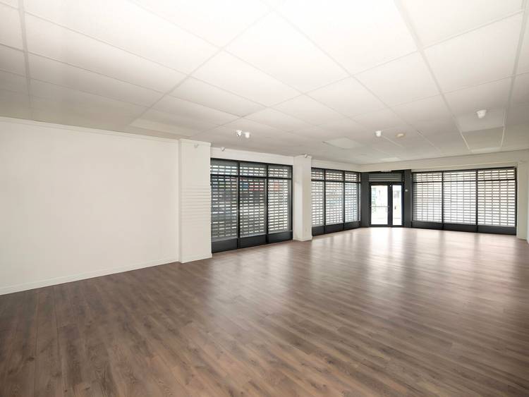 PRIME CORNER RETAIL OPPORTUNITY 1218 Flatbush Avenue, Brooklyn Position your business at the corner of a very active commercial corridor.