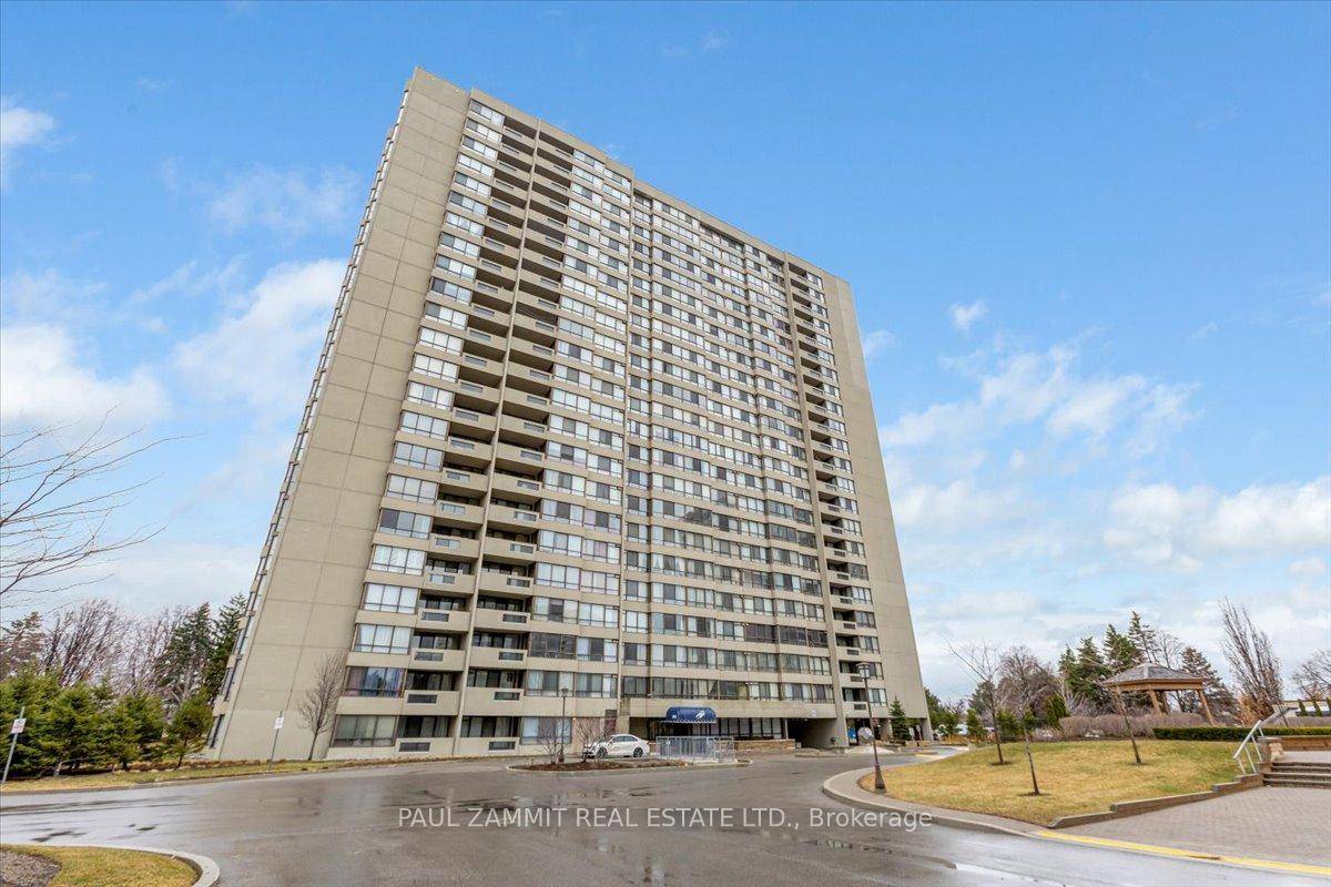 Large Bright 3 Bedroom Corner Unit with 2 Separate Entrances, Approx 2030 SqFt, 3 Washrooms, Family Room Solarium Balcony, 2 Underground Parking Spots, Large Ensuite Storage Closet, Hardwood Floors, Great ...