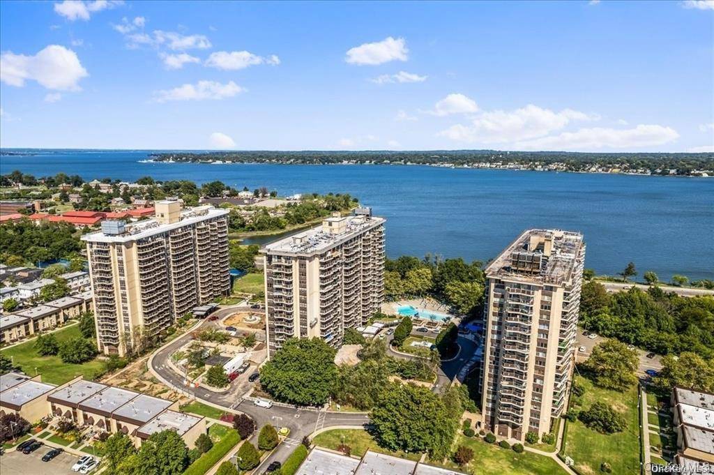 Welcome to this deluxe 1 bedroom, 1 bathroom residence offering unobstructed southern views of Little Neck Bay.