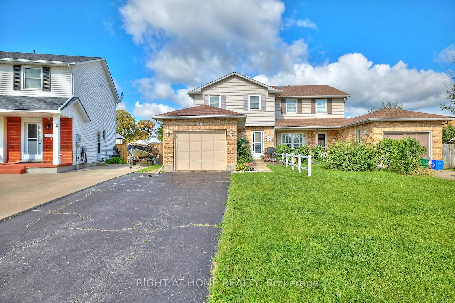 Welcome to this fantastic, cozy, semi detached home located on a quiet cul de sac in the heart of Welland.