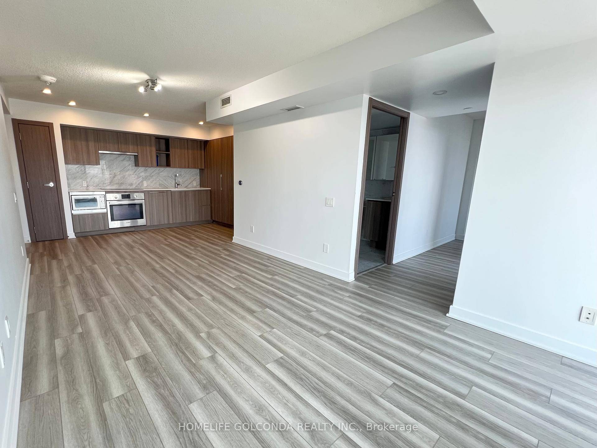Luxurious bright amp ; spacious 3 bed, 2 bath unit, Soaring Majestically Over The New 50, 000 Sq.
